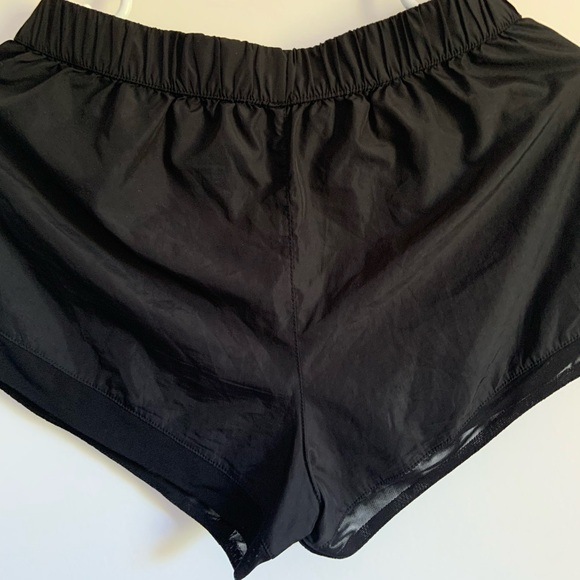 Women’s size small Tahari Sport shorts - Picture 4 of 5